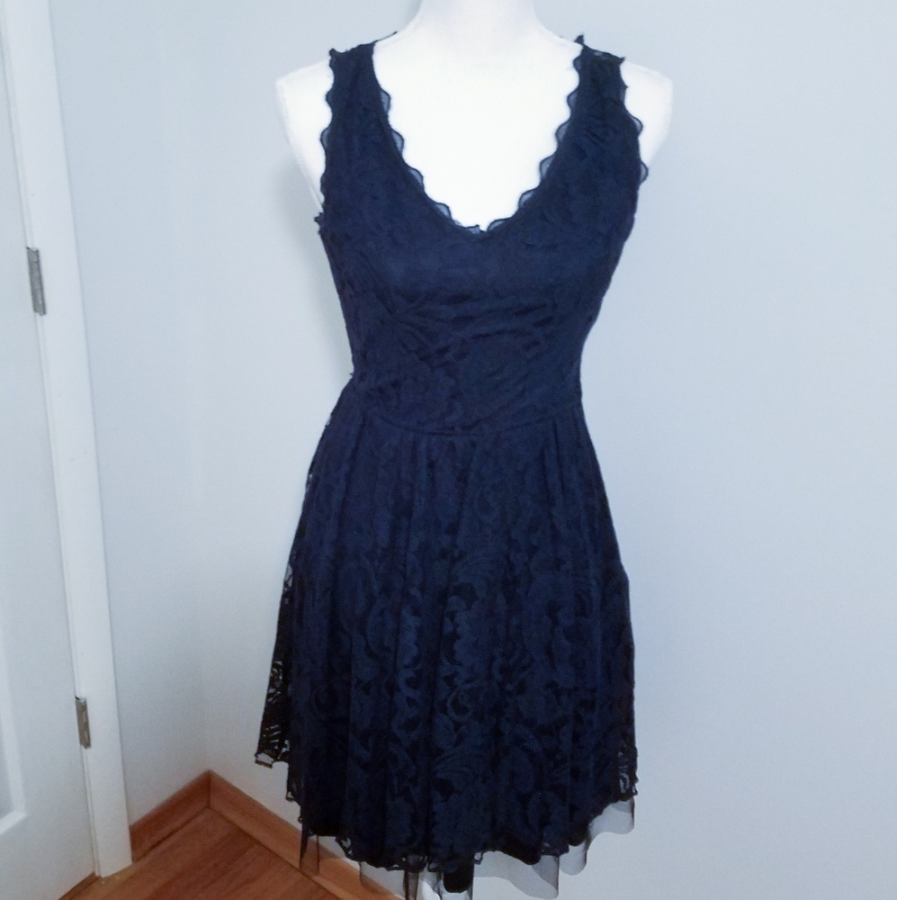 NEVER WORN LACE NAVY DRESS